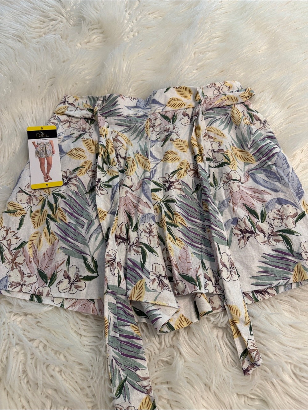 Dalia Shorts size S brand new inseam 4” waist 30” two front packets